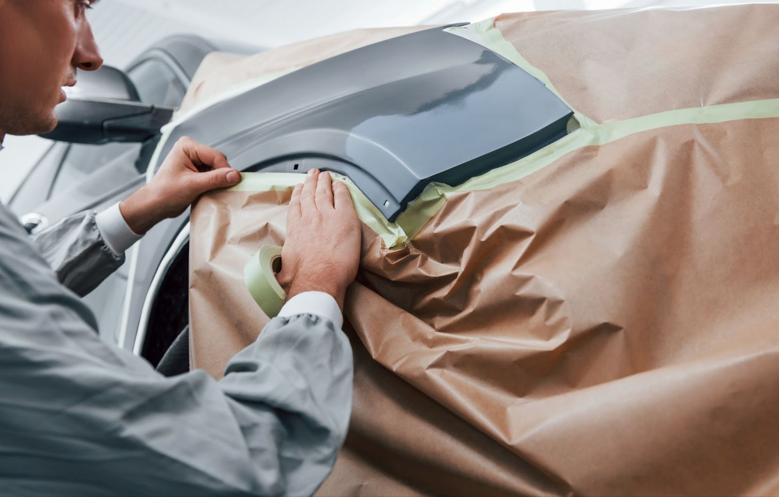 Comment lisser la peinture de retouche sur une voiture